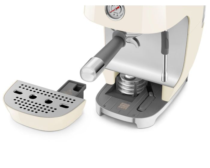 Smeg ECF03CRUK Espresso Coffee Machine with Cold Brew – 15 Bar, 58mm Portafilter, Milk Steam Wand, 1.4L Water Tank, Cream
