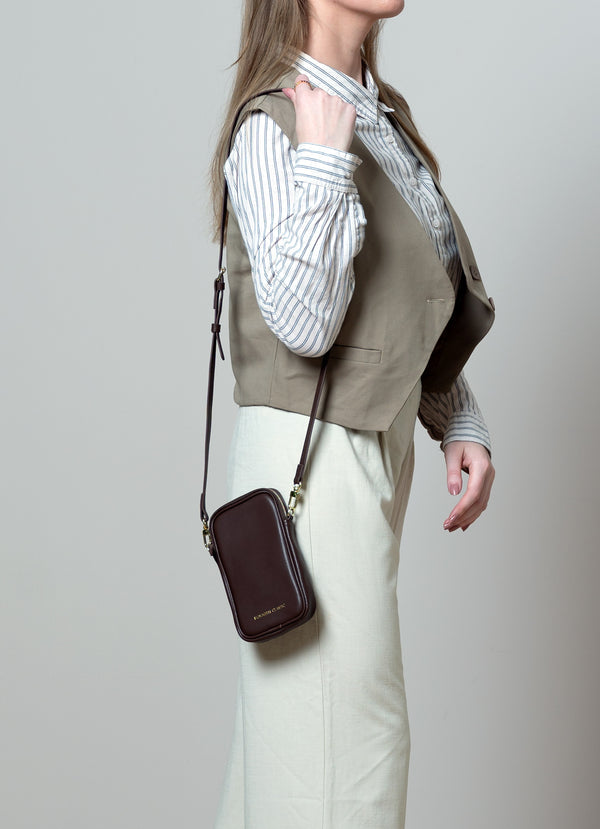 Holborn Classic Luna Leather Phone Pouch Zipped BrownHandbags & WalletsKeep your phone stylish and secure with our Luna Leather Phone Pouch. Made from high quality brown leather, this zipped phone pouch is a must-have for women on the go. Safely store you