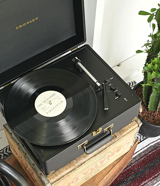 Crosley Anthology retro turntable design