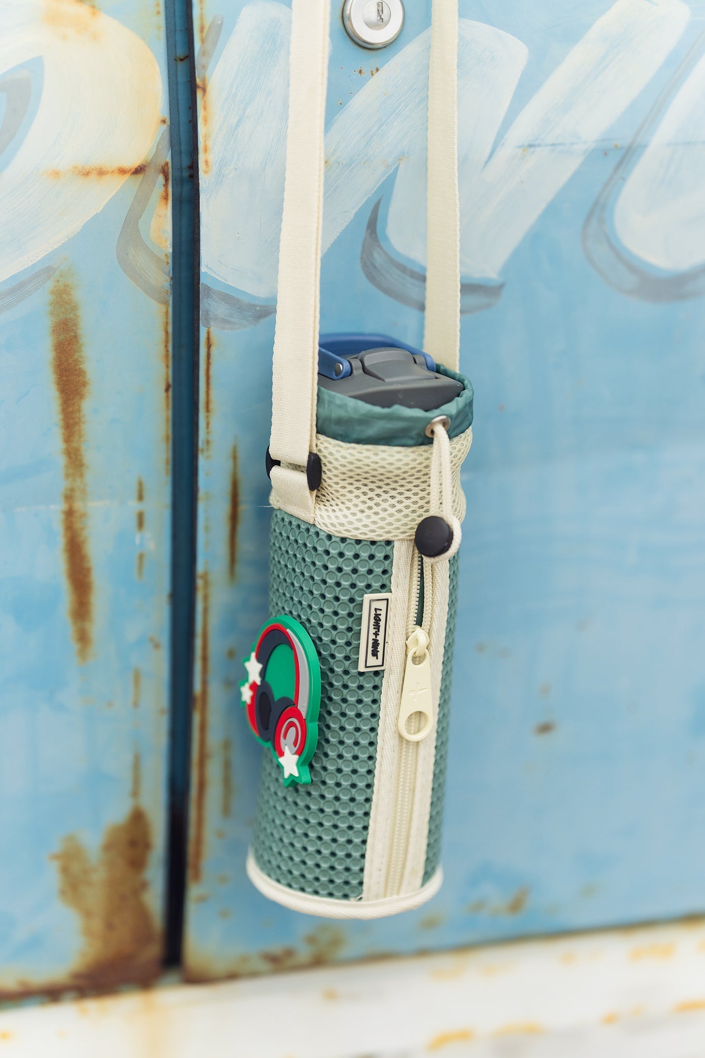 Light+Nine Bottle Bag Bistro Green | Insulated Water Bottle Bag | Adjustable Crossbody Bottle Holder