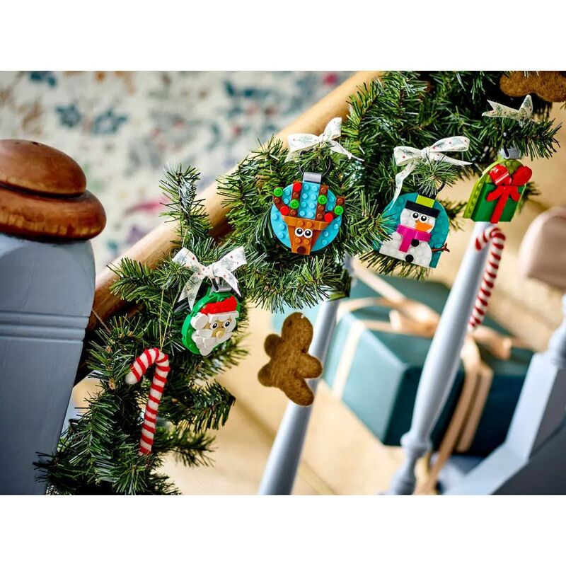 Festive LEGO ornament designs from set 40744