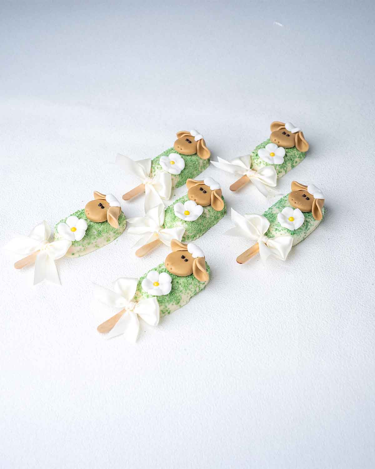 EID 6 Cakesicles by CravingsChocolate & ConfectioneryEid 6 Cakesicles by Cravings – A Celebration in Every Bite Indulge in the joy of Eid with this delightful box of 6 handcrafted cakesicles from Cravings. Made with rich cake filling, coated in smooth cho