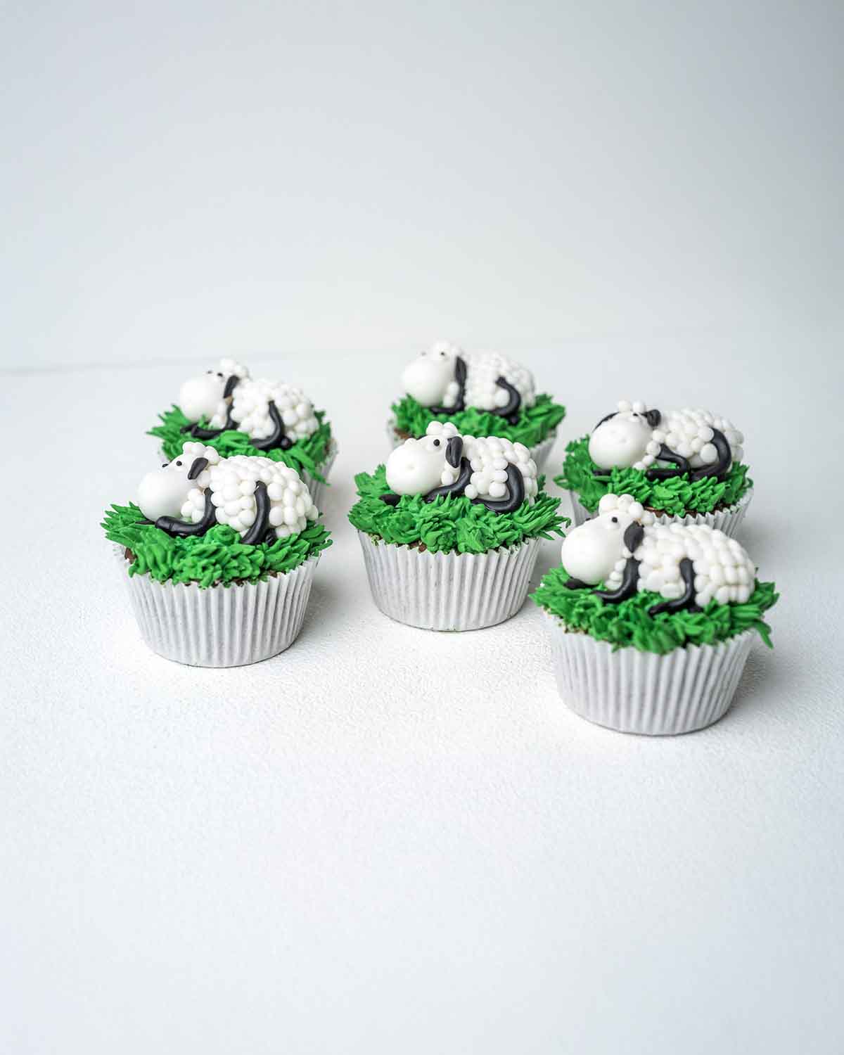 6 Sheep Cupcakes 25 collectionChocolate & Confectionery6 Sheep Cupcakes – 25 Collection: Cute, Festive & Delicious Bring a playful touch to your Eid celebrations with these 6 sheep-themed cupcakes from the exclusive 25 Collection. Each cupcake is beautifu