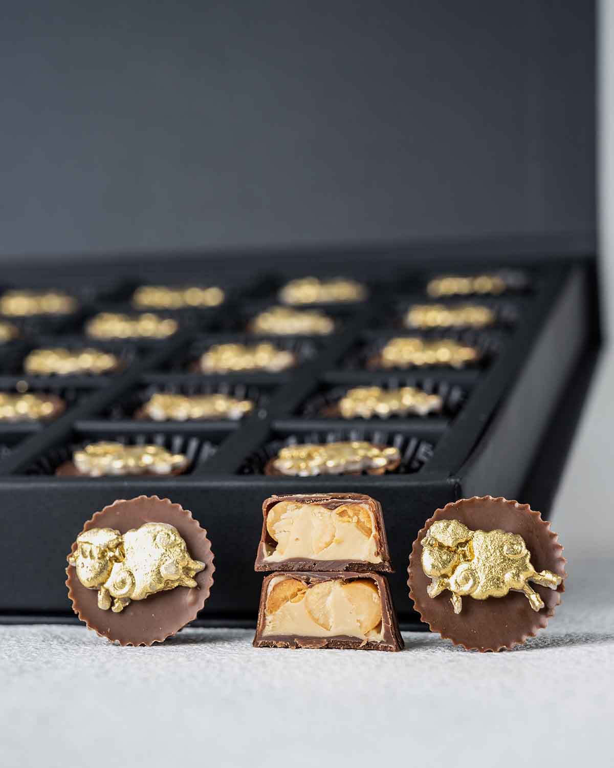 EID '25 550gms ChocolateChocolate & ConfectioneryEID '25 550g Chocolate Gift Box – A Sweet Celebration of the Season Make EID 2025 extra special with this beautifully curated 550g chocolate gift box, filled with a premium mix of handcrafted chocolates. Pe