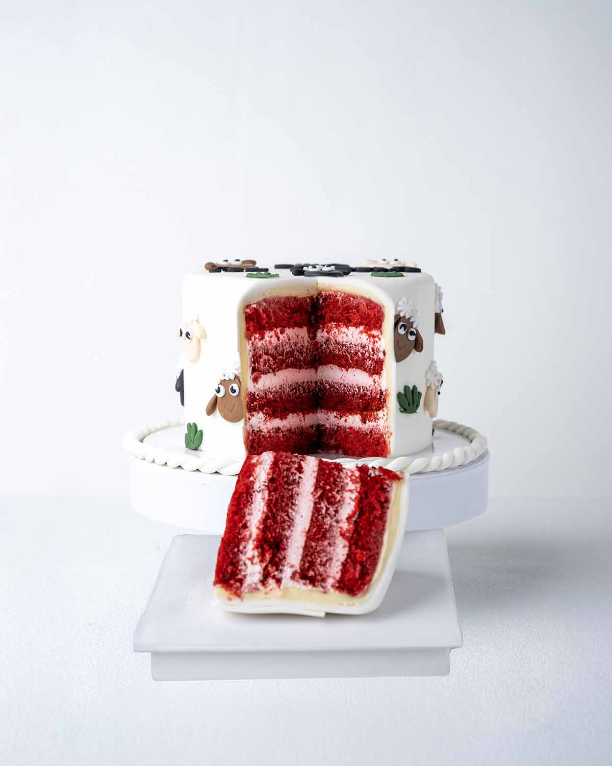 1kg EID Cake by Cravings CaféChocolate & Confectionery1kg Eid Cake by Cravings Café – A Centerpiece for Sweet Celebrations Mark the joy of Eid with a 1kg signature cake from Cravings Café, specially crafted for the festive season. Moist, rich, and elegant