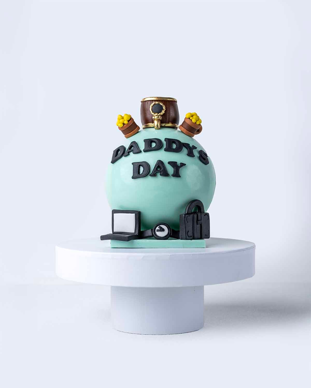 Fathers Day theme Smash BallChocolate & ConfectioneryYour Gift Contains: • 560gms Daddys Day Smash Ball • 10 x Milk Chocolate Truffles • Flavors: Pistachio, Hazelnut, Speculoos, Peanut Butter, Caramel and Roche • Hammer x 1 • Chocolate Size:12x12x20cm • B