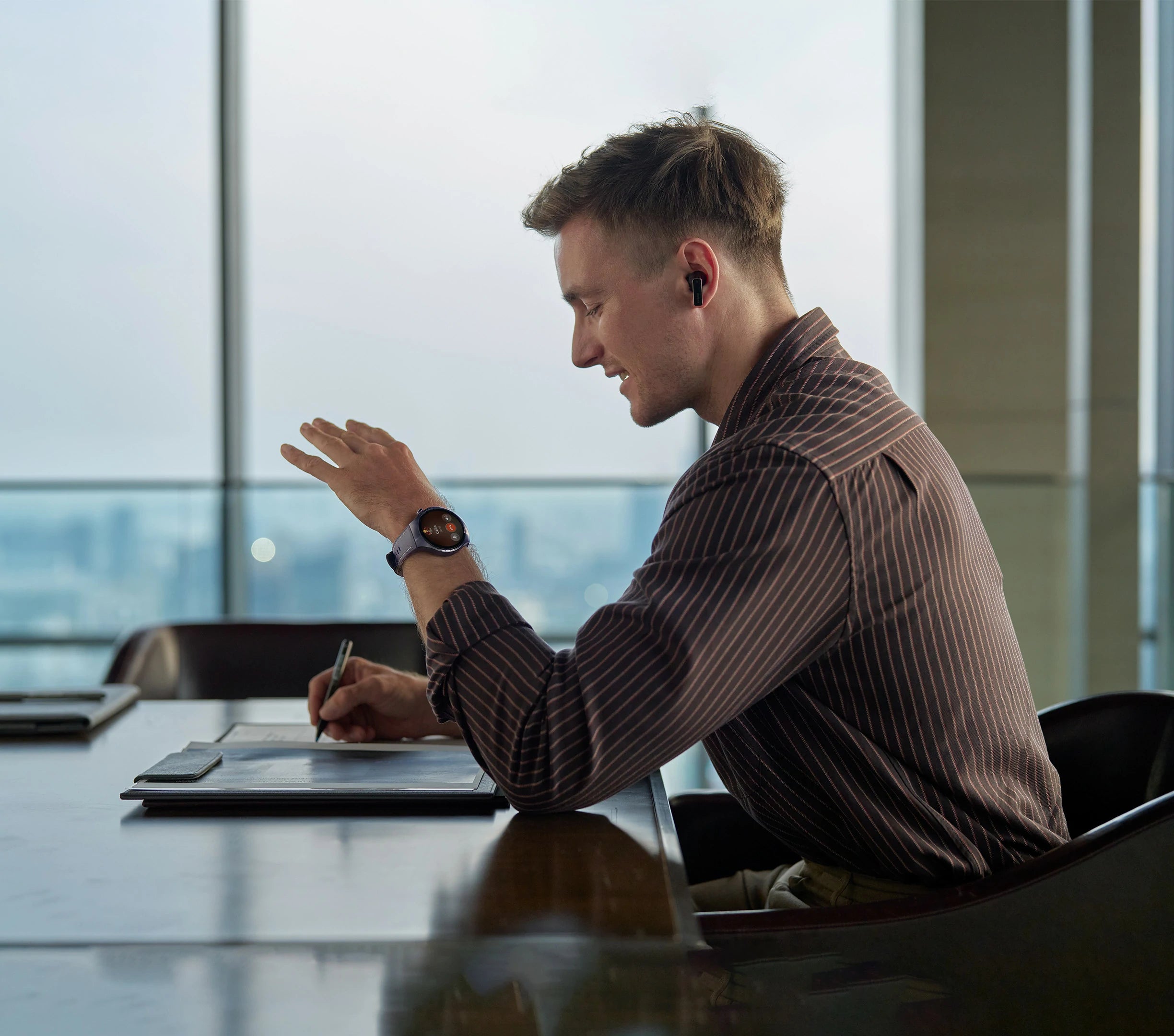 HUAWEI WATCH 5 Smartwatch, Multi-sensing X-TAP technology, Real-Time Fingertip Blood Oxygen, eSIM, 2-Battery Modes, Intuitive Smart Gestures, iOS & Android - PurpleWearablesMulti-Sensing X-TAP Technology: Innovative fingertip sensor enables real-time SpO₂