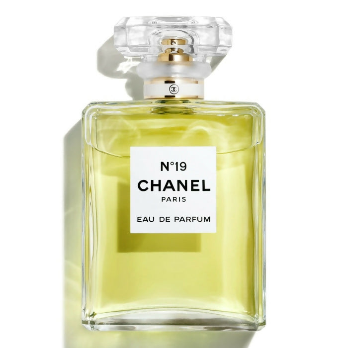 Chanel No 19 For Women Eau De Parfum 100mlPerfumes & FragrancesA daring floral-woody-green fragrance that plays with contrasts.A perfect balance between the vibrant, green notes of Galbanum and the soft, powdery notes of Iris Pallida. A rich, smooth varia