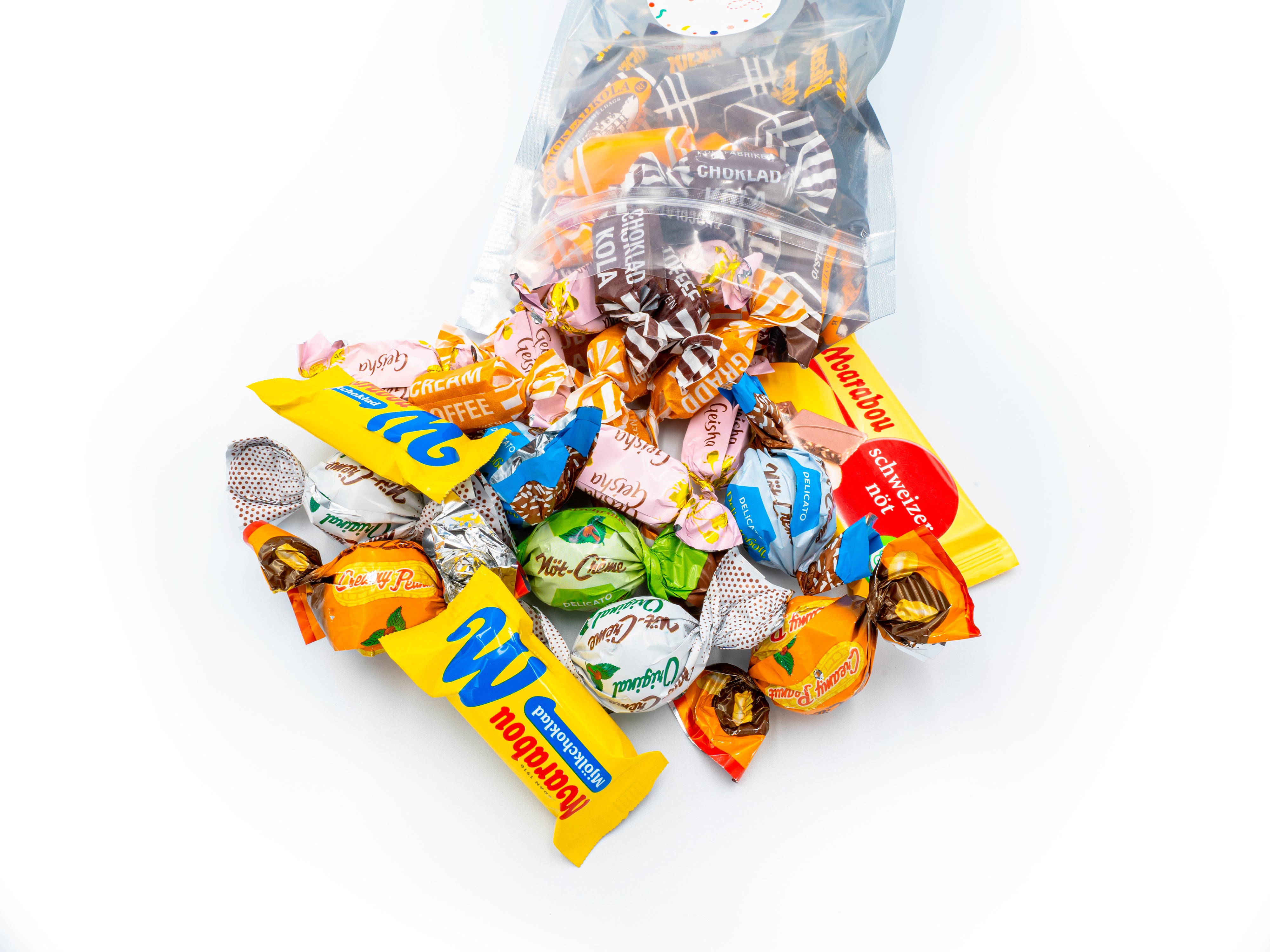 Goodiset Chocolate Candies 500grChocolate & ConfectioneryAll bags include the viral Swedish candy BUBS PICKED WITH LOVE, MIXED WITH HAPPINESS Goodiset Medium Gift Box Mix Candies