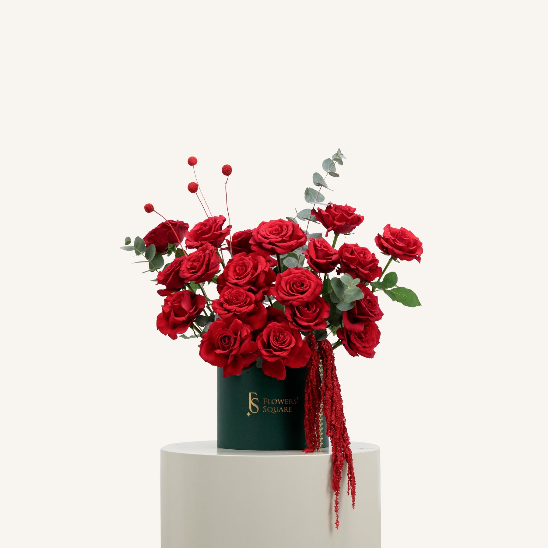 Valentine's Red Love BoxFlowersSame-day delivery The Valentine's Red Love Box is the perfect gift for your loved one. contains a beautiful bouquet of flowers that will surely express your love and affection. Made with high-quality blooms, this box is a sy
