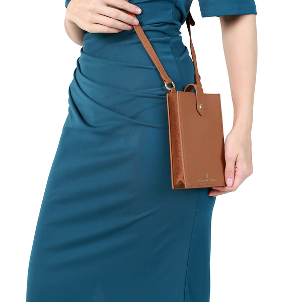 Holborn Classic Bella Leather Phone Pouch Buttoned BrownHandbags & WalletsProtect your phone in style with our Bella Leather Phone Pouch Buttoned! Made from luxurious leather, this pouch is both functional and fashionable. Keep your phone safe while on th