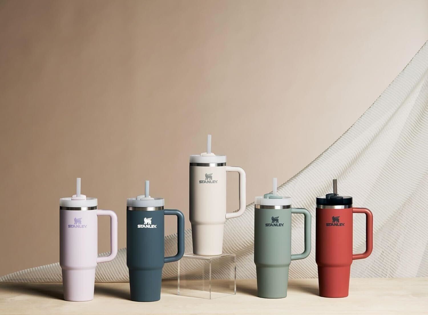 STANLEY Quencher H2.O FlowState Tumbler 40oz - CharcoalKitchen StorageDelivery within 7-10 working days This travel tumbler is just what you need for all-day hydration. Take it with you to a high-intensity workout or on an extra-long commute to keep your