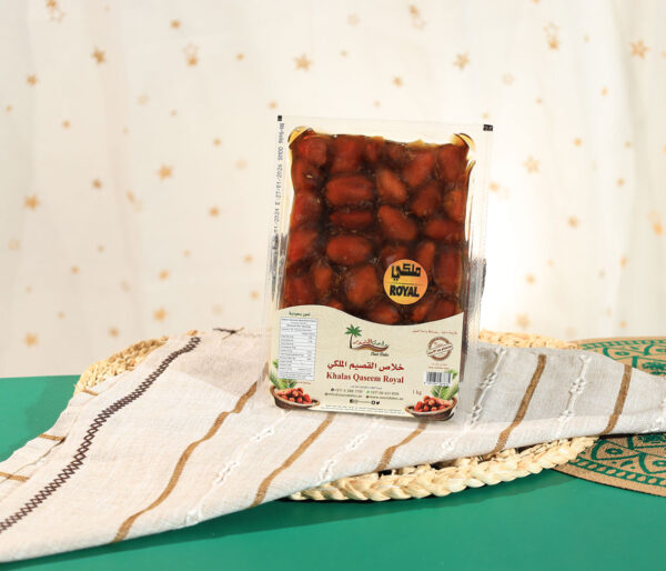 Khalas Qaseem Royal (1KG)Nuts, Dates & Dried FruitsKHALAS QASEEM ROYAL (1KG) is known for its exceptional quality and rich taste. This renowned and highly sought-after variety is cultivated in the eastern region and vacuum-sealed with syrup for maximum fr
