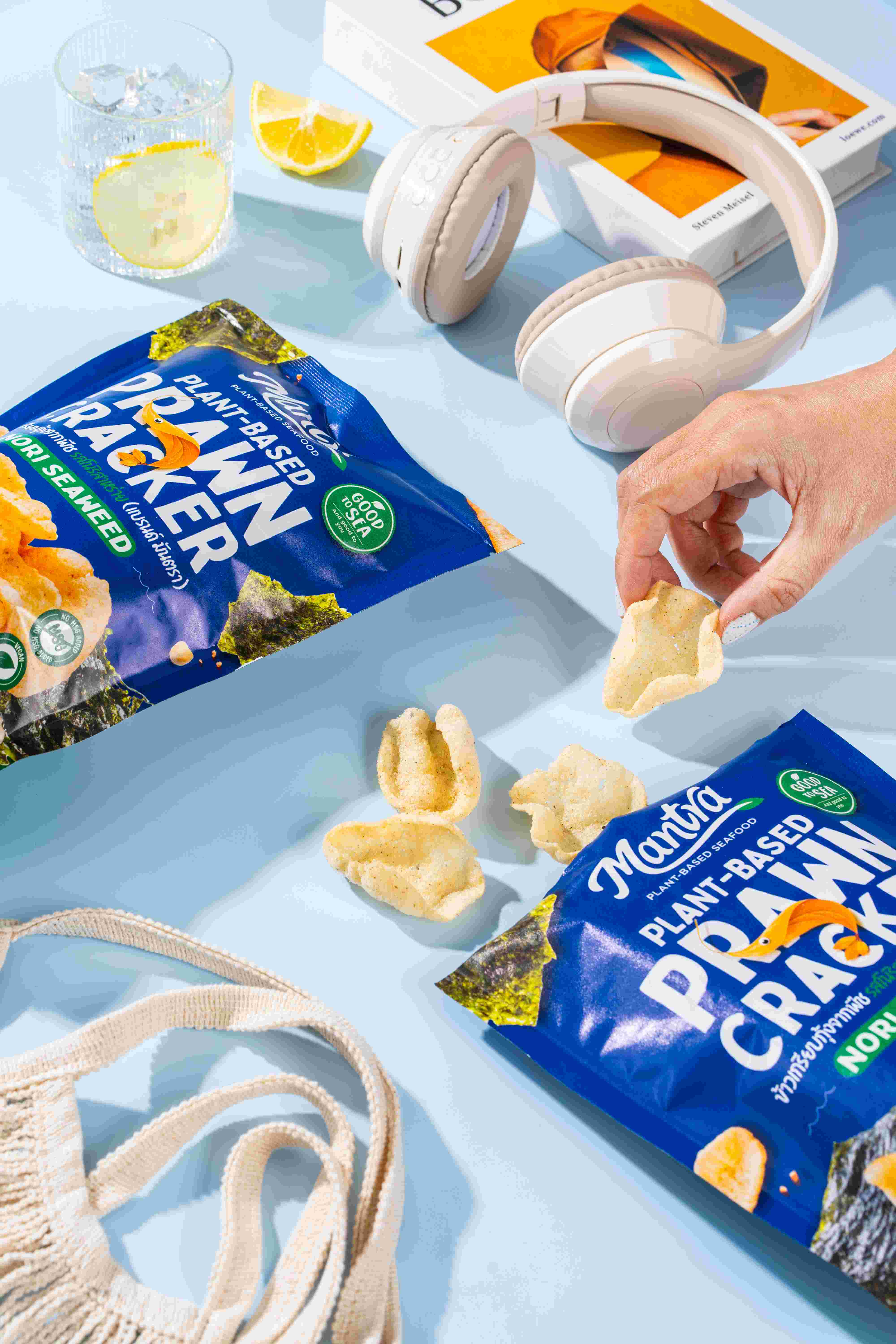 MANTRA Plant-Based Prawn Cracker 25G - Sour Cream & OnionSnacksA rich, creamy twist on classic prawn crackers! The combination of tangy sour cream and aromatic onion makes this snack irresistibly savory and satisfying, perfect for those who love a creamy,