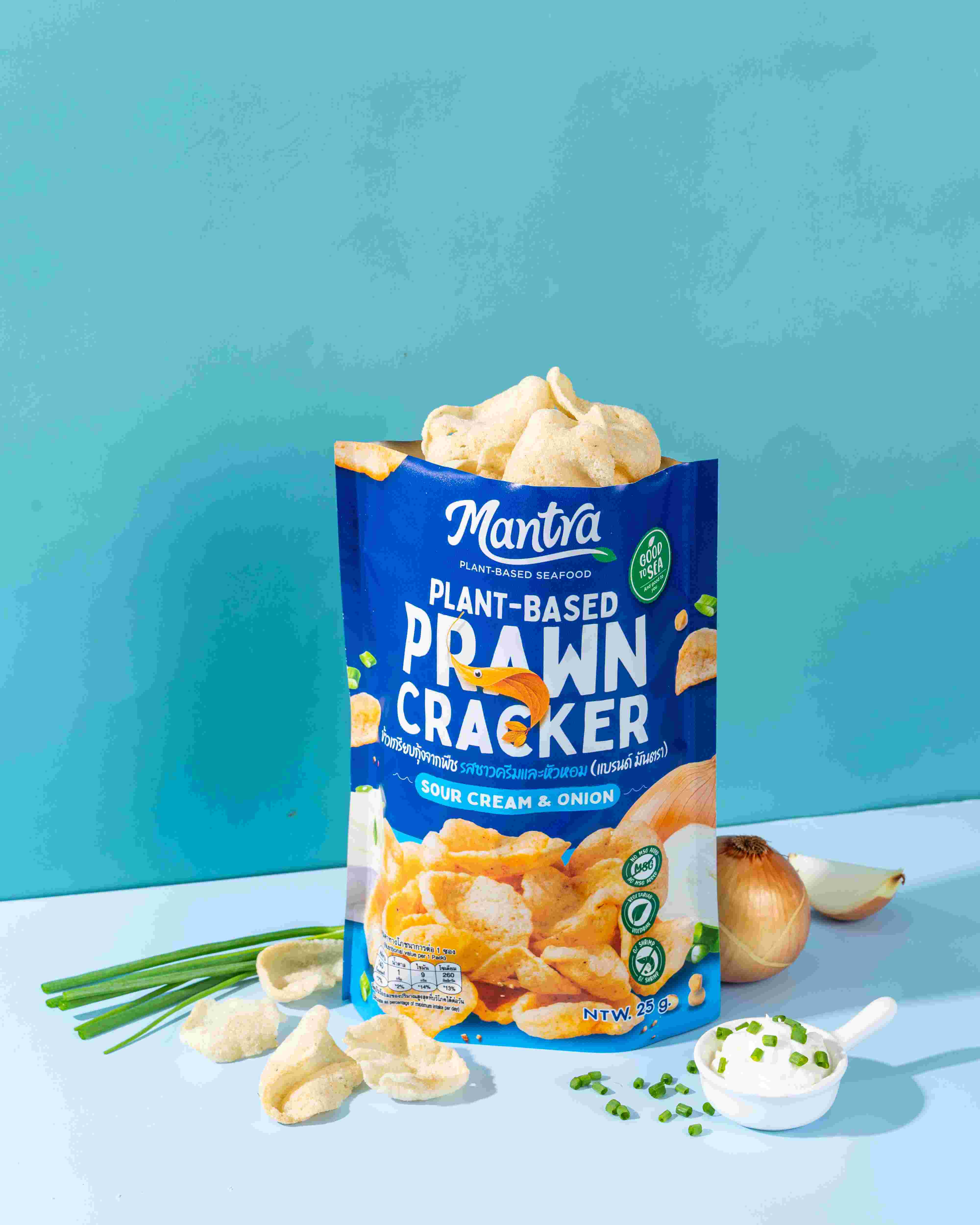 MANTRA Plant-Based Prawn Cracker 25G - Sour Cream & OnionSnacksA rich, creamy twist on classic prawn crackers! The combination of tangy sour cream and aromatic onion makes this snack irresistibly savory and satisfying, perfect for those who love a creamy,
