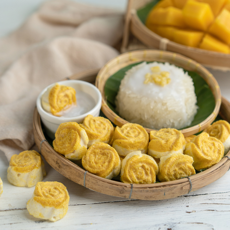CHIMMA Freeze Dried Mango Sticky Rice with Coconut Milk Dip 50GSnacksInspired by the famous Thai dessert, this snack combines freeze-dried mango and sweet sticky rice crisps, offering a crunchy yet melt-in-your-mouth texture. Dipping into the creamy cocon