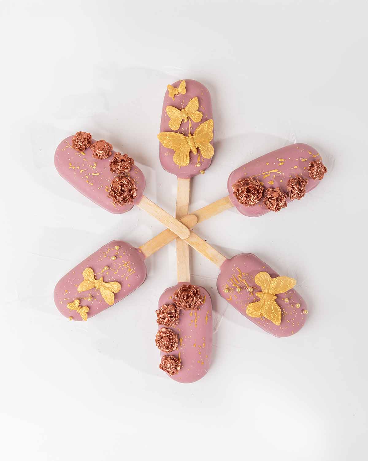 Women's Day Cakesicles by NJDChocolate & ConfectioneryYour Gift Contains:• 6 Women's Day theme Cakesicles • Flavors available: Chocolate/Vanilla/Red Velvet• Box Size: 35x15x4cmHandling and Storage • Keep away from direct heat and sunlight• Best stored bet