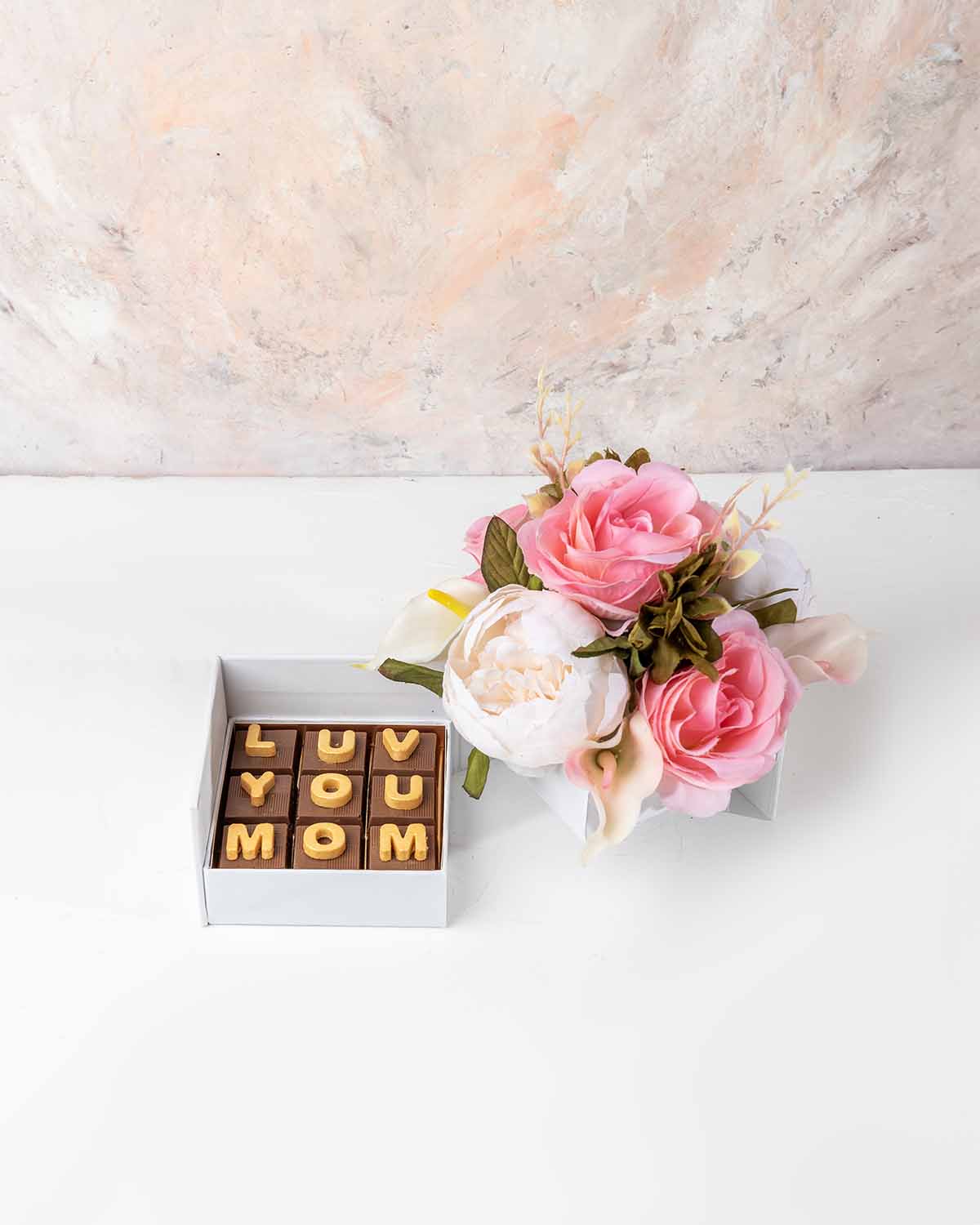 Faux Flowers and Chocolates Combo by NJDChocolate & ConfectioneryYour Gift Contains:• 9Milk chocolate with message• Option to replace personalized text up to 9 letters• Flavors: Pistachio, Hazelnut, Speculoos, Peanut Butter and Roche• Chocolate Weight: 13