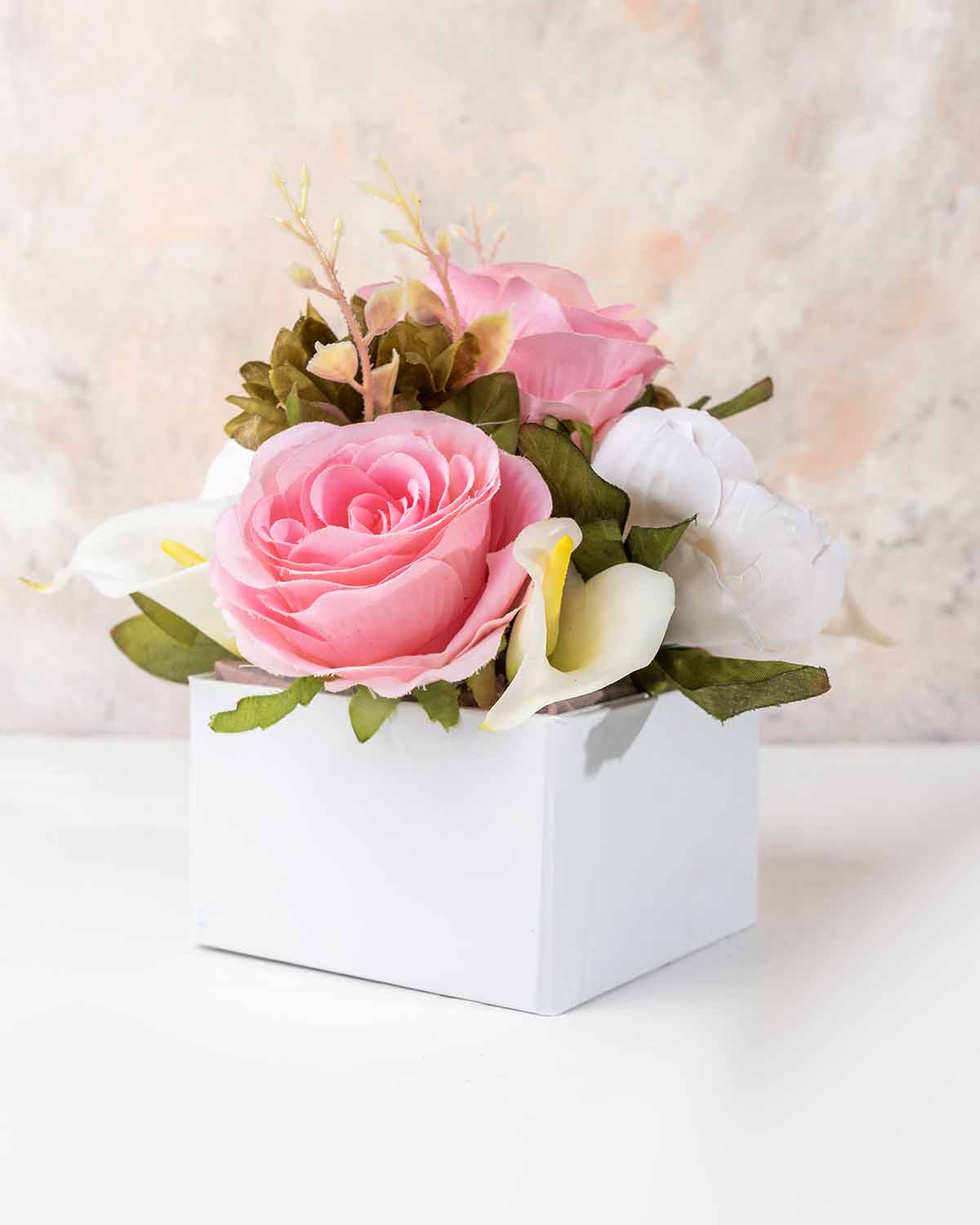 Faux Flowers and Chocolates Combo by NJDChocolate & ConfectioneryYour Gift Contains:• 9Milk chocolate with message• Option to replace personalized text up to 9 letters• Flavors: Pistachio, Hazelnut, Speculoos, Peanut Butter and Roche• Chocolate Weight: 13