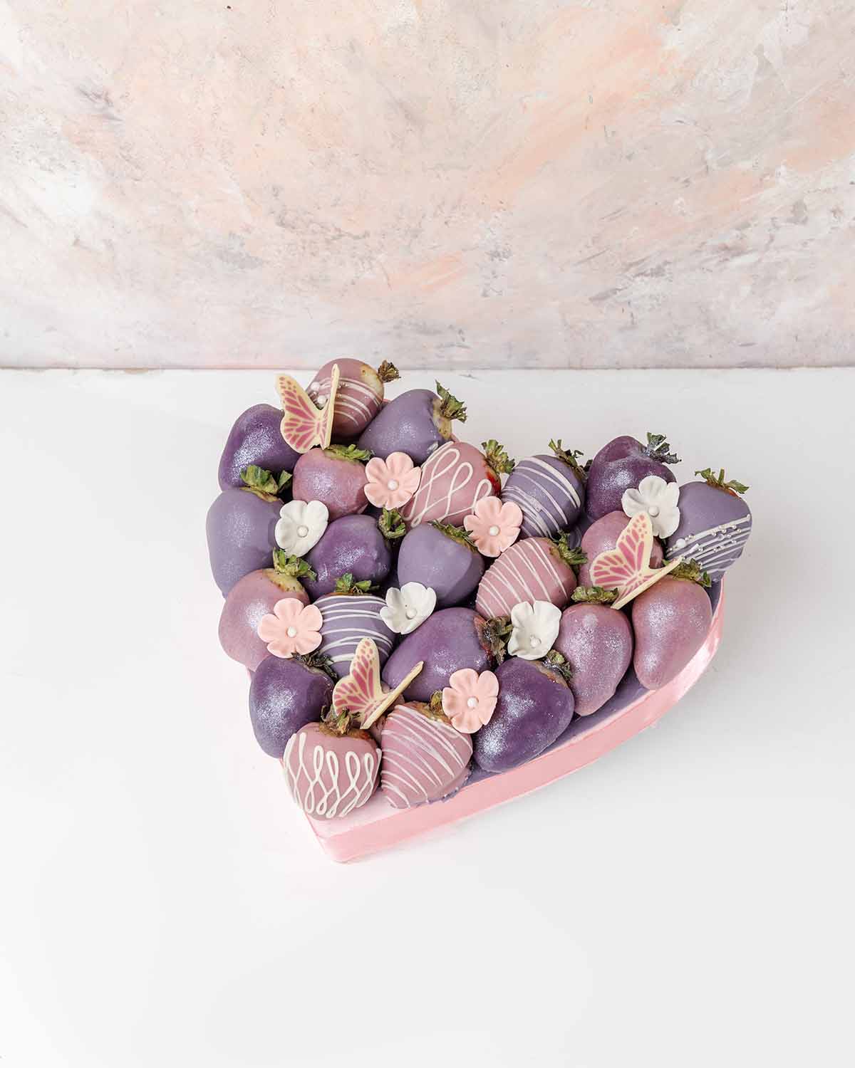 Women's Day Special Strawberries by NJDChocolate & ConfectioneryYour Gift Contains:• 22 x Purple colored chocolate covered strawberries • Box Size: 25.5x25.5x12.5cmHandling and Storage • Keep away from direct heat and sunlight• Best stored between 12-18 °