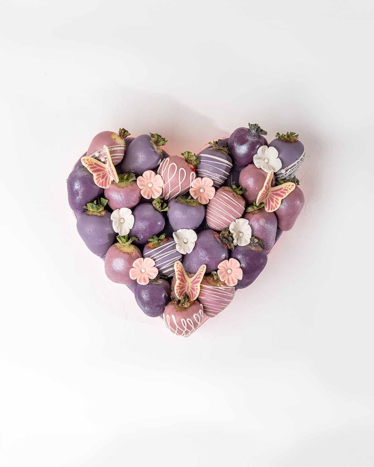 Women's Day Special Strawberries by NJDChocolate & ConfectioneryYour Gift Contains:• 22 x Purple colored chocolate covered strawberries • Box Size: 25.5x25.5x12.5cmHandling and Storage • Keep away from direct heat and sunlight• Best stored between 12-18 °