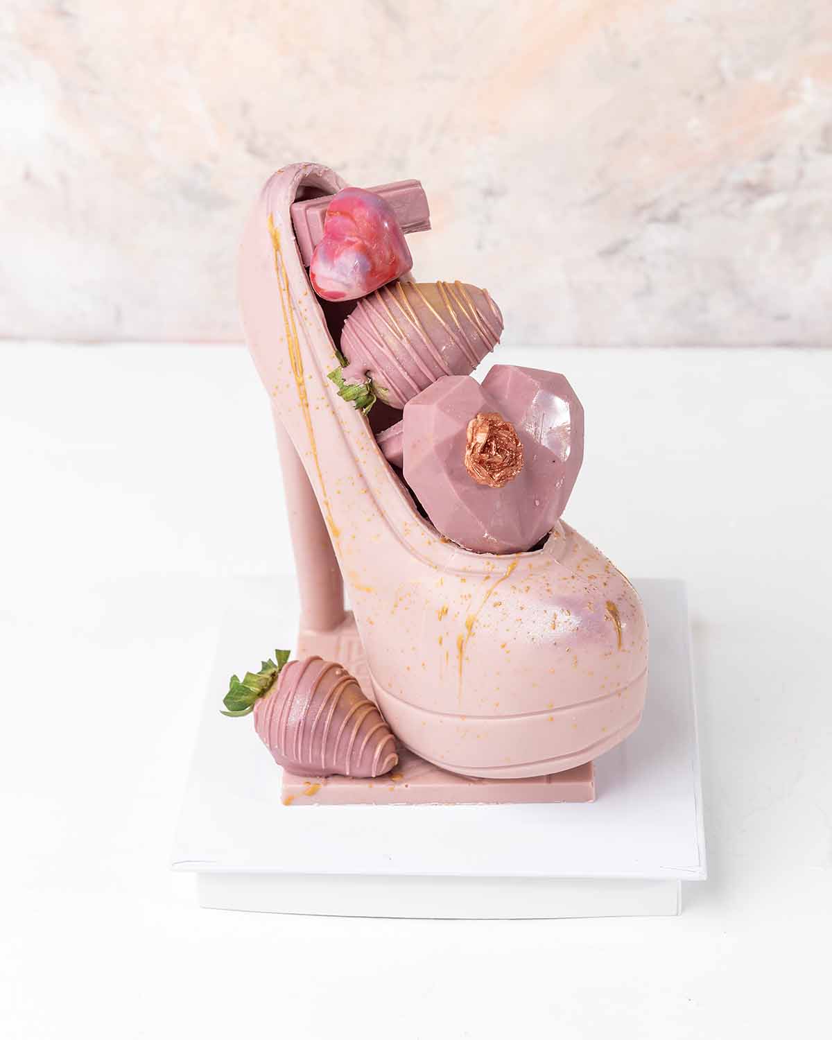 Chocolate Stiletto with Chocolate Berries by NJDChocolate & ConfectioneryYour Gift Contains:• Edible Heels• 2 x Mini and chunky heart• 5 x chocolate covered strawberries and mini chocolate bars• Chocolate Weight: Approx. 540grams• Chocolate Size: 11x11x18