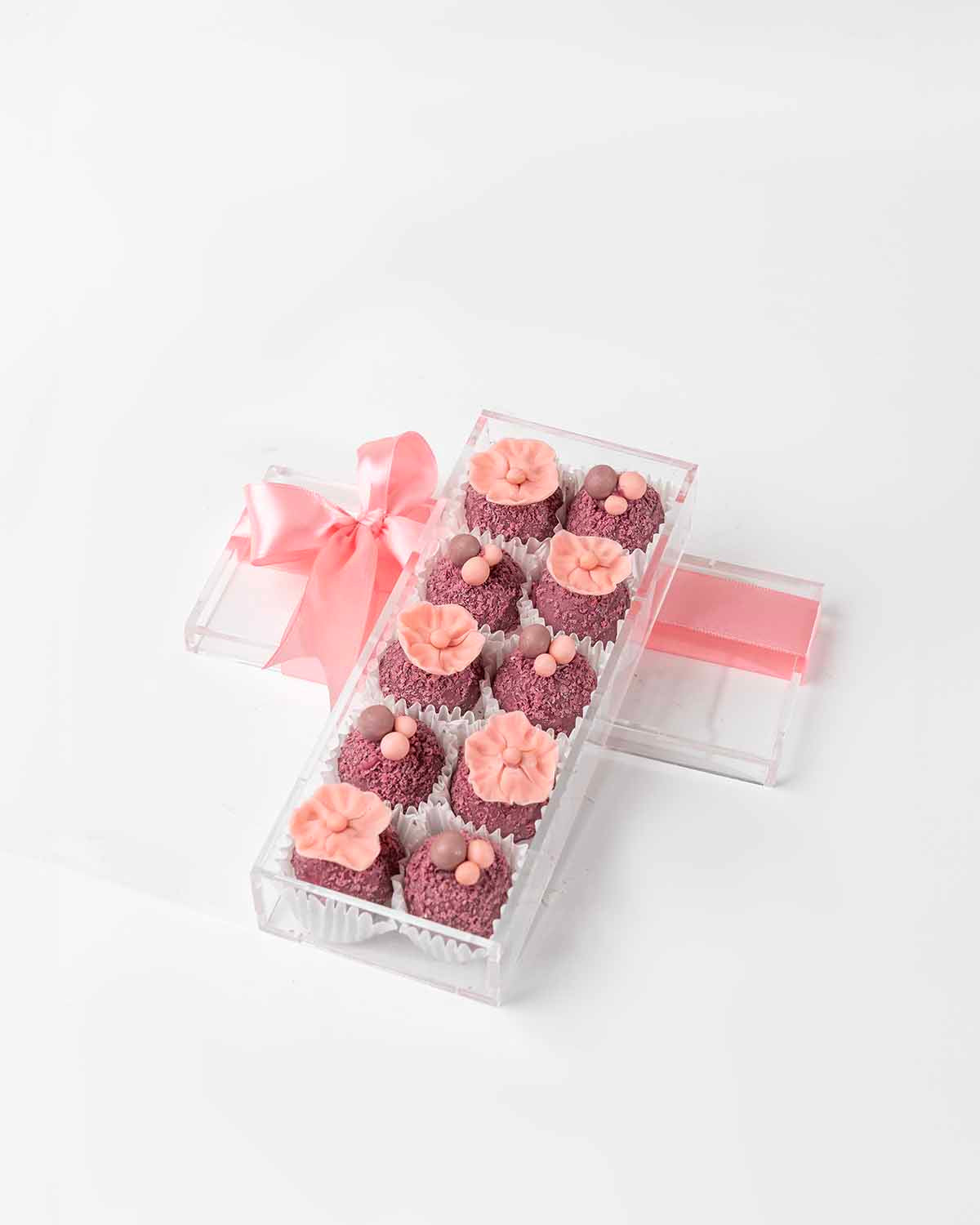 10pcs Mothers Day Cake pops by NJDChocolate & ConfectioneryYour Gift Contains:• 10 x Handmade cake pops• Flavors available: Chocolate/Vanilla/Red Velvet• Cake pops Weight: 220grams• Box Size: 19x7cmx3cmHandling and Storage • Keep away from direct heat and