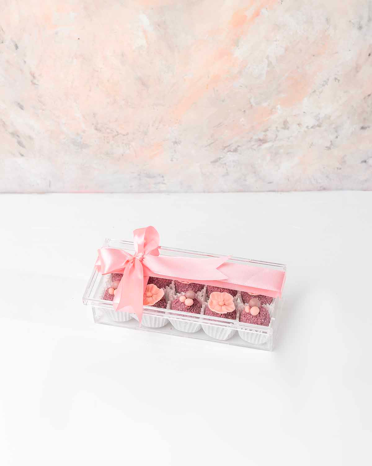 10pcs Mothers Day Cake pops by NJDChocolate & ConfectioneryYour Gift Contains:• 10 x Handmade cake pops• Flavors available: Chocolate/Vanilla/Red Velvet• Cake pops Weight: 220grams• Box Size: 19x7cmx3cmHandling and Storage • Keep away from direct heat and