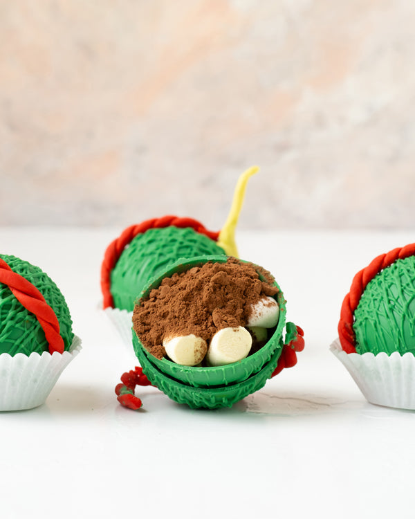 Fire Cracker Hot Chocolate BombChocolate & ConfectioneryYour Gift Contains: • 4 Hot Chocolate Bomb • Contain hot chocolate mix, marshmallows made in Belgian milk chocolate • Chocolate Diameter: 6x6cm • Box Size: 18x18x14cm Handling and Storage • Keep away