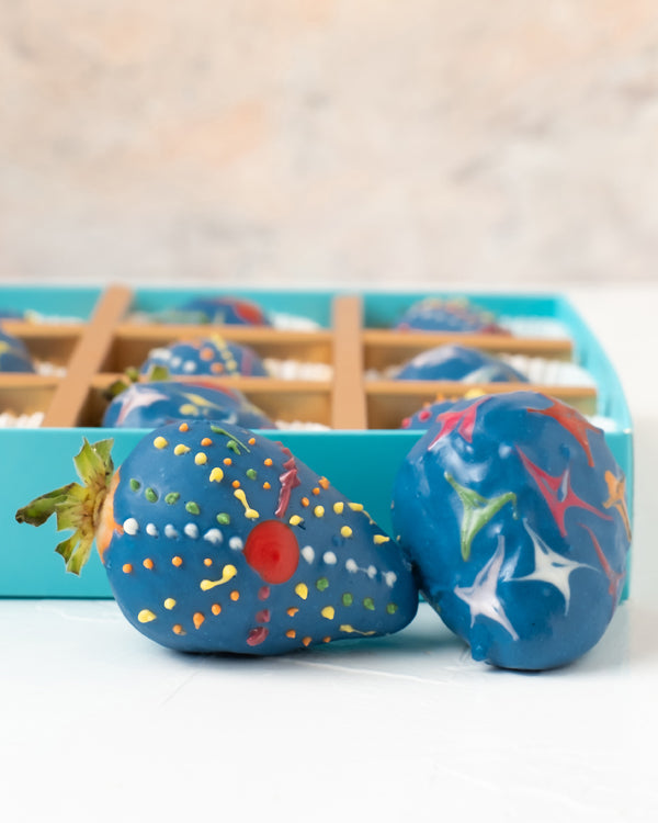 Diwali Theme Chocolate Covered StrawberriesChocolate & ConfectioneryYour Gift Contains: • 12 Chocolate covered strawberries in Diwali theme • Size of box: 24x18x4cm Handling and Storage • Keep away from direct heat and sunlight • Best stored between 12-18