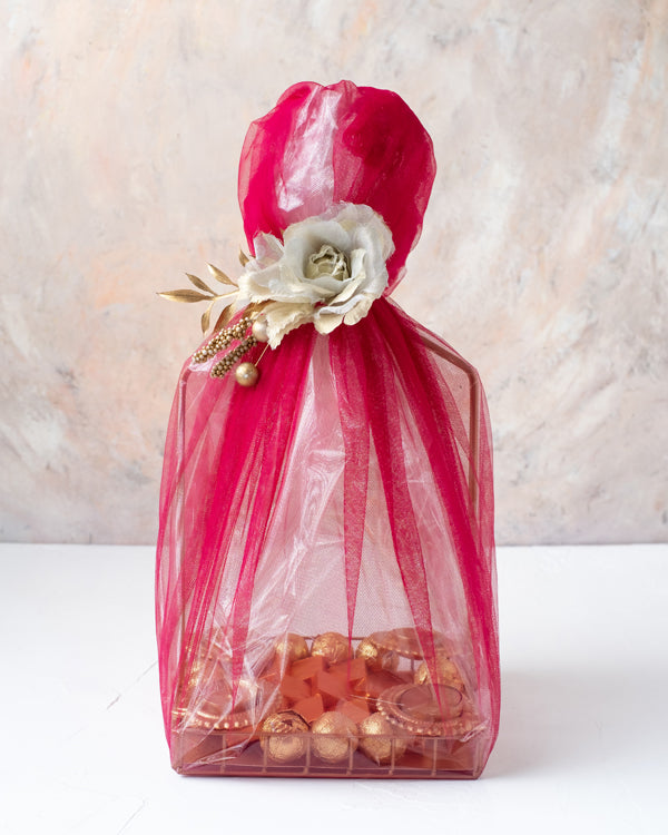 Truffles, Naps and Diya HamperChocolate & ConfectioneryYour Gift Contains: • 4 Designer Diyas • 12 assorted Milk chocolates • 12 assorted Milk chocolate truffles • Weigh of chocolate: 400grams approx. • Flavors: Pistachio, Hazelnut, Speculoos, Peanut Butt