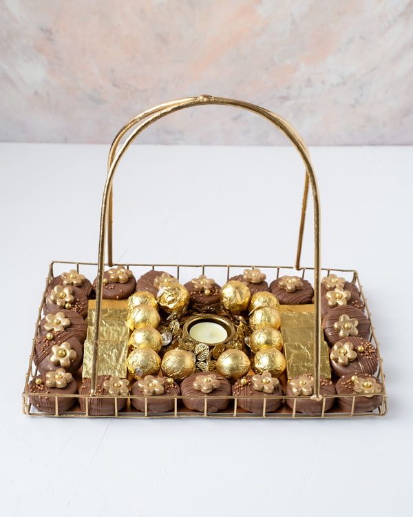 Truffles Oreos and Naps Golden and Brown HamperChocolate & ConfectioneryYour Gift Contains: • 1 designer Diya • 8 assorted Milk chocolates • 12 assorted Milk/Dark chocolate truffles • 20 designer Diwali theme chocolate covered Oreos • Flavors: Pistachio,