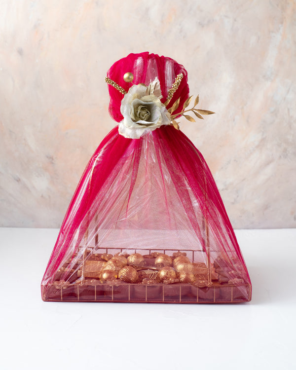 Truffles Oreos and Naps Golden and Brown HamperChocolate & ConfectioneryYour Gift Contains: • 1 designer Diya • 8 assorted Milk chocolates • 12 assorted Milk/Dark chocolate truffles • 20 designer Diwali theme chocolate covered Oreos • Flavors: Pistachio,