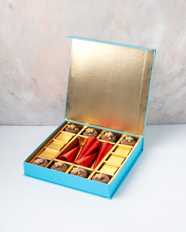 Cookies and Cracker Gift boxChocolate & ConfectioneryYour Gift Contains: • 4 Milk chocolate mini cones • 8 designer chocolate covered Oreo • 6 assorted Belgian Milk chocolate • Weigh of chocolate: 400grams • Flavors: Hazelnut, Speculoos and Roche • Box Si