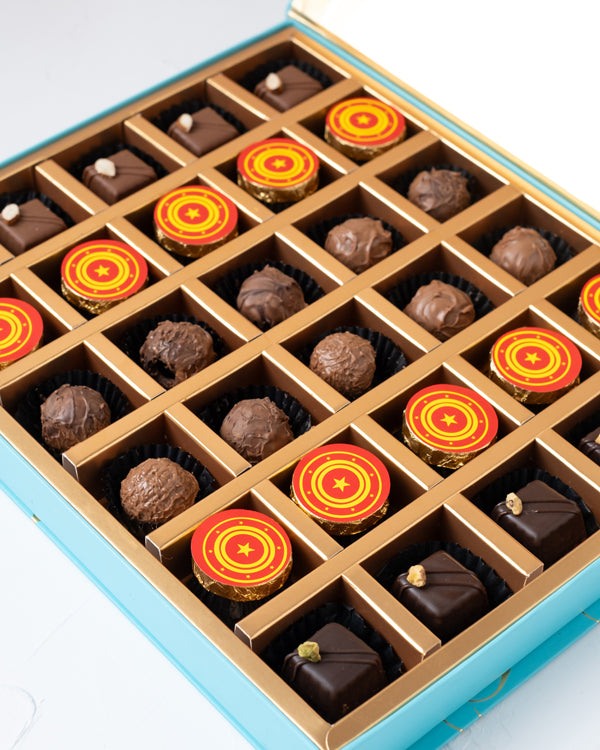 Truffles Bonbon and ChocolateChocolate & ConfectioneryYour Gift Contains: • 10 assorted truffles • 10 Milk chocolate coins • 5 assorted Dark chocolates • 5 assorted Milk chocolates • Weigh of chocolate: 520grams • Flavors: Pistachio, Hazelnut, Speculoos,