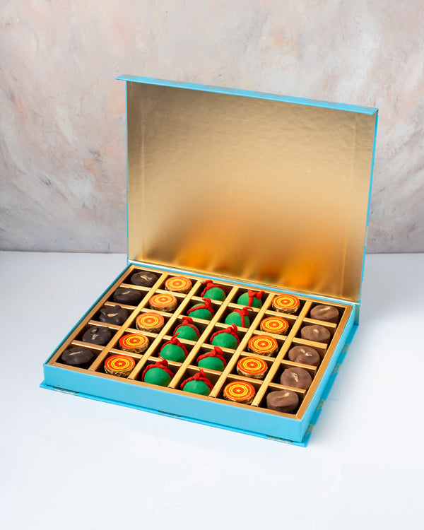 Cake Pops, Chocolates adChocolate & ConfectioneryYour Gift Contains: • 10 Chocolate cake pops • Cake pops flavor: Chocolate / Vanilla / Red Velvet • 10 Milk chocolate coins • 5 assorted Dark chocolates • 5 assorted Milk chocolates • Weigh of chocolate: 57