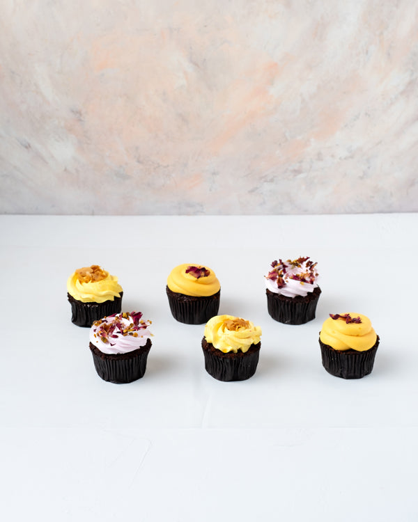 Mithai Flavor CupcakesChocolate & ConfectioneryYour Gift Contains: • 6 Pcs Diwali Theme Cupcakes • Flavor : Rose, mango and Ras Malai • Box Size: 26x18x14cm Handling and Storage • Keep away from direct heat and sunlight • Best stored between 12-18 °C • NO
