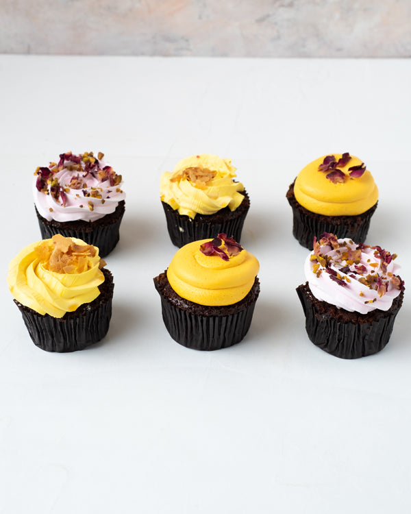 Mithai Flavor CupcakesChocolate & ConfectioneryYour Gift Contains: • 6 Pcs Diwali Theme Cupcakes • Flavor : Rose, mango and Ras Malai • Box Size: 26x18x14cm Handling and Storage • Keep away from direct heat and sunlight • Best stored between 12-18 °C • NO