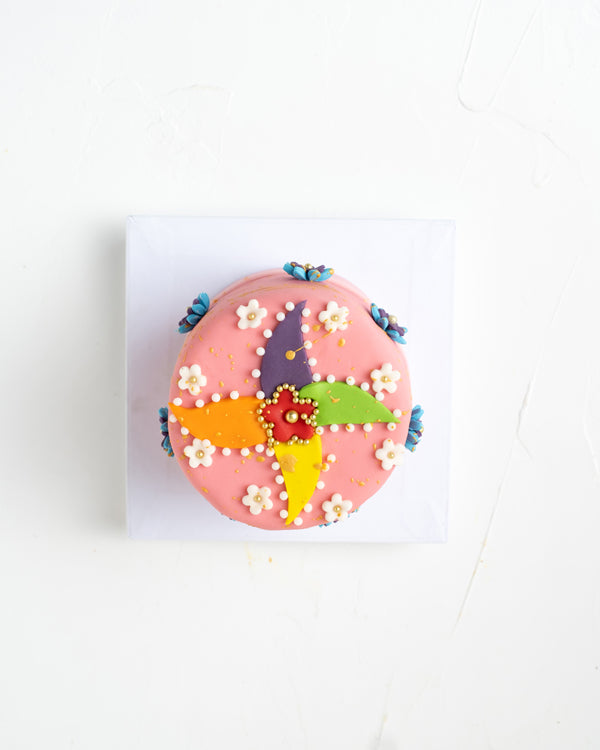 Designer Diwali Mini cakeChocolate & ConfectioneryYour Gift Contains: • 500g Diwali Theme Cake • Flavor: Chocolate/Vanilla/Red Velvet • Box Size: 16.5x16.5x20cm Handling and Storage • Keep away from direct heat and sunlight • Best stored between 12-18 °C