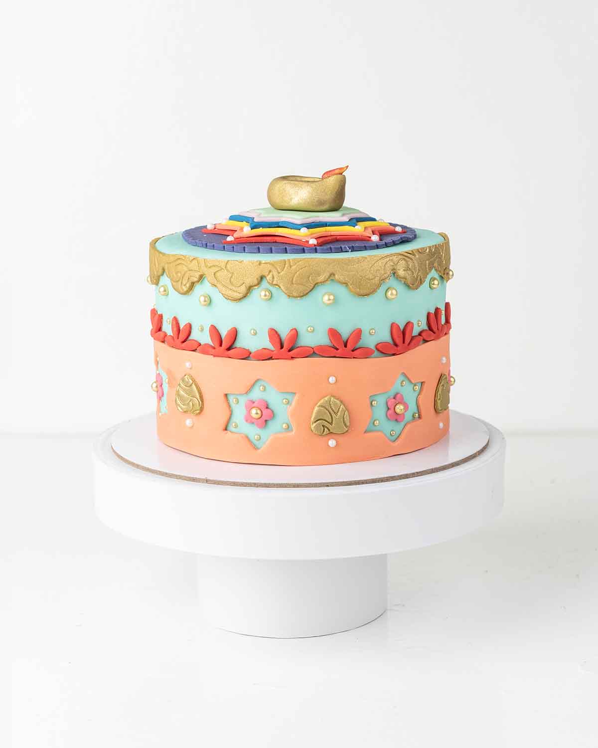 Diwali 1kg Cake with DiyaChocolate & ConfectioneryYour Gift Contains:• 1kg Diwali Theme Cake• Flavor: Chocolate/Vanilla/Red Velvet/Brownie• Box Size: 21x21x25Handling and Storage • Keep away from direct heat and sunlight• Best stored between 12-18 °C• Sui