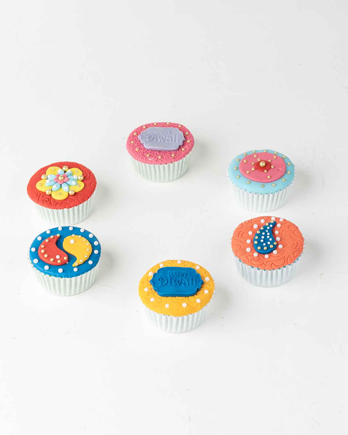Diwali Colorful CupcakesChocolate & ConfectioneryYour Gift Contains:• 6 Colorful Diwali cupcakes• Flavor: Chocolate/Vanilla/Red Velvet• Box Size: 24 x17x14cmHandling and Storage • Keep away from direct heat and sunlight• Best stored between 12-18 °C• Suit