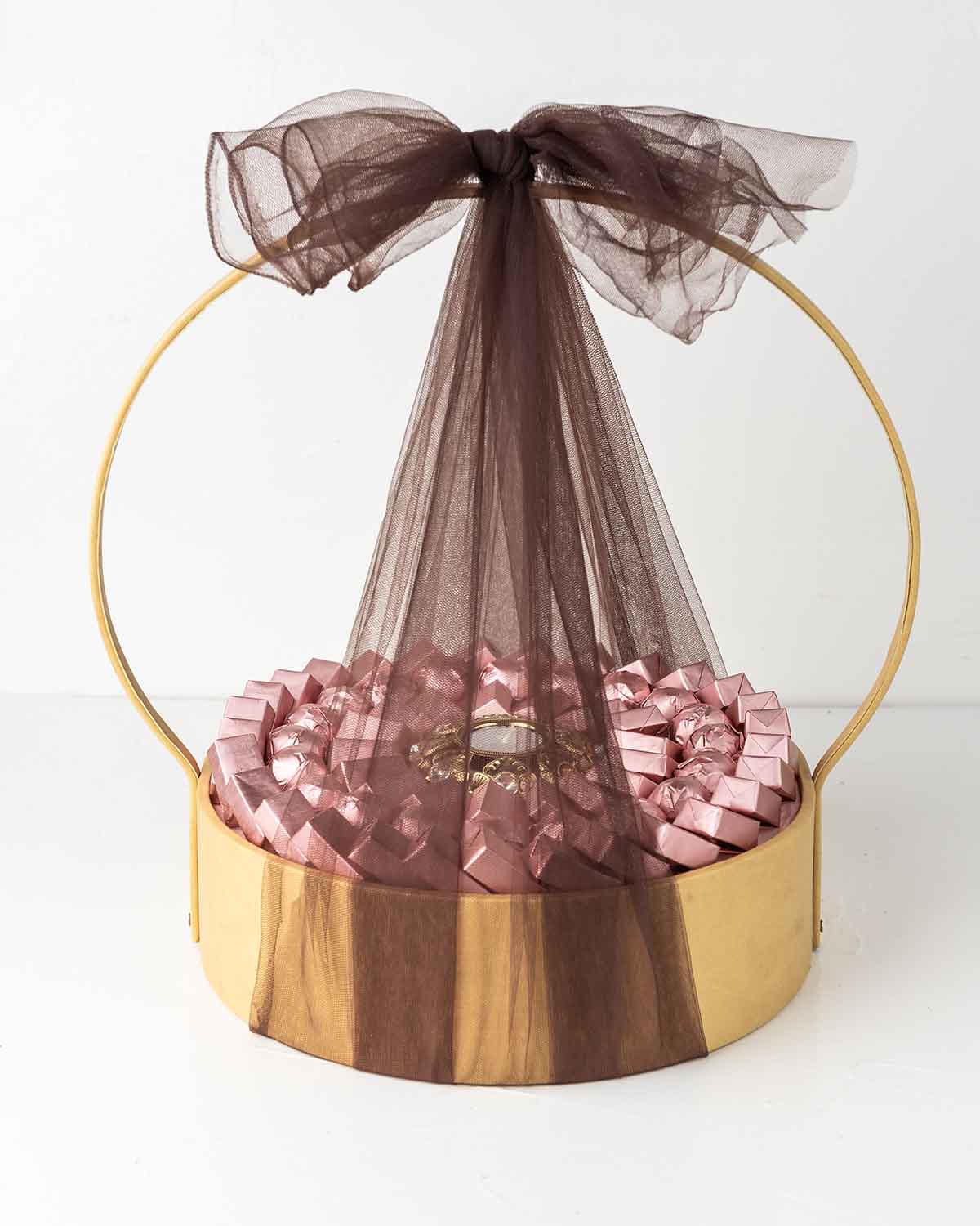 66 Chocolate HamperChocolate & ConfectioneryYour Gift Contains:• 1 Diya• 66 x Assorted Milk and Dark Chocolates • Flavors: Pistachio, Hazelnut, Speculoos, Peanut Butter and Roche (more flavors available on request)• Box Dimension: 30x30x35cmHandling and S