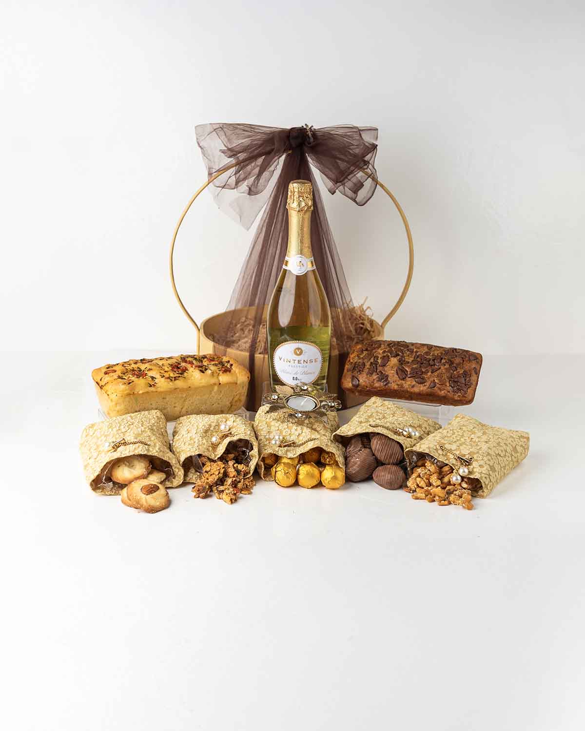 Diwali Luxury HamperChocolate & ConfectioneryYour Gift Contains:• 1 Diya• 300gm Chocolate Covered Dates• 1 Non Alcoholic Wine• 300gm Caramelized Cashew• 250gm Homemade Granola• 200g Butter Cookies• 384g Milk Chocolate Truffles Filled in Pistachio, Hazelnu