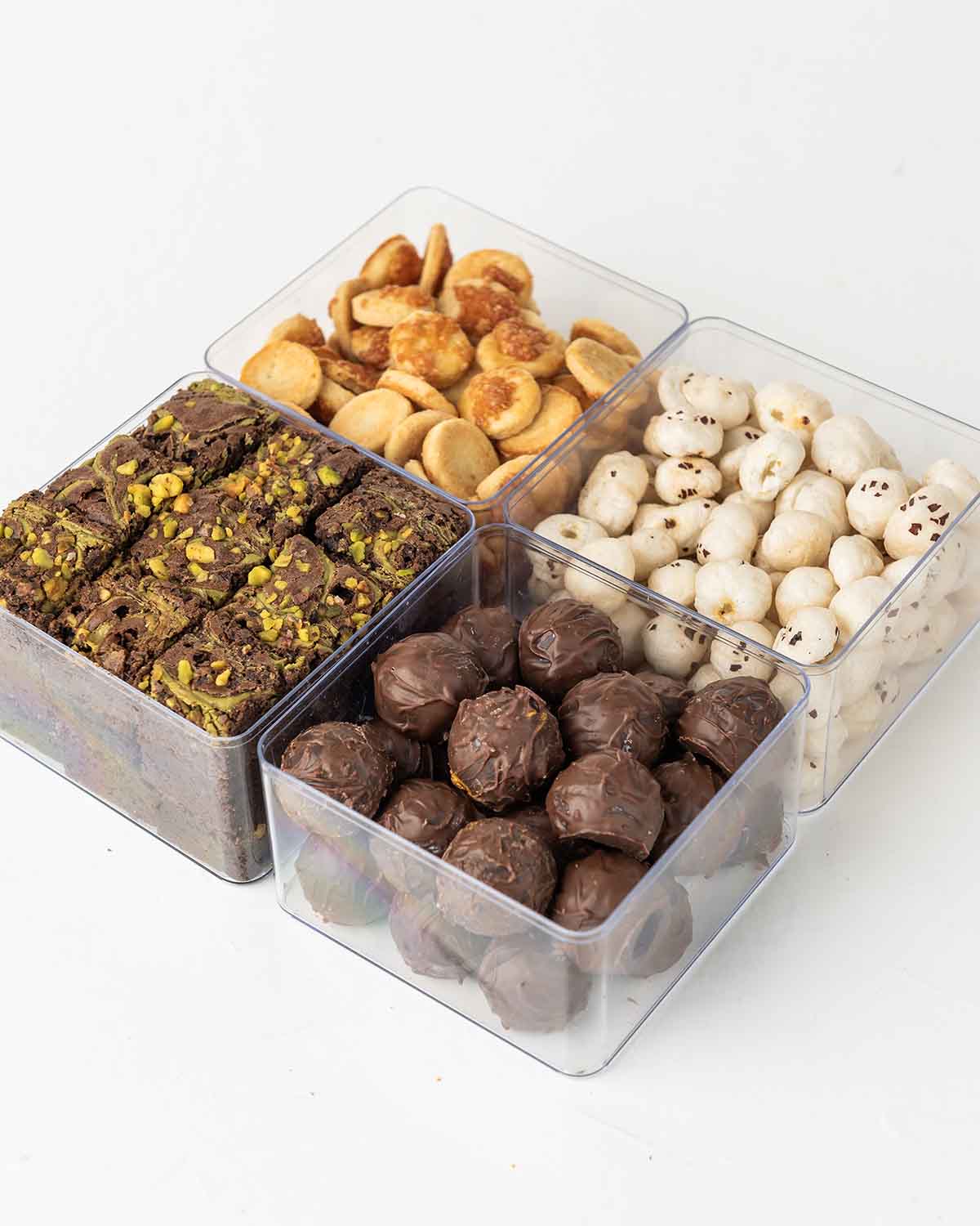Diwali Assortment with Savory and SweetsChocolate & ConfectioneryYour Gift Contains:• 150gm Savory Chilly Biscuit• 350gm Brownie Bites • 30gm Savory Fox Nut• 300gm Milk Chocolate Truffles filled in Pistachio, Hazelnut, Speculoos, Peanut Butter and Roche•