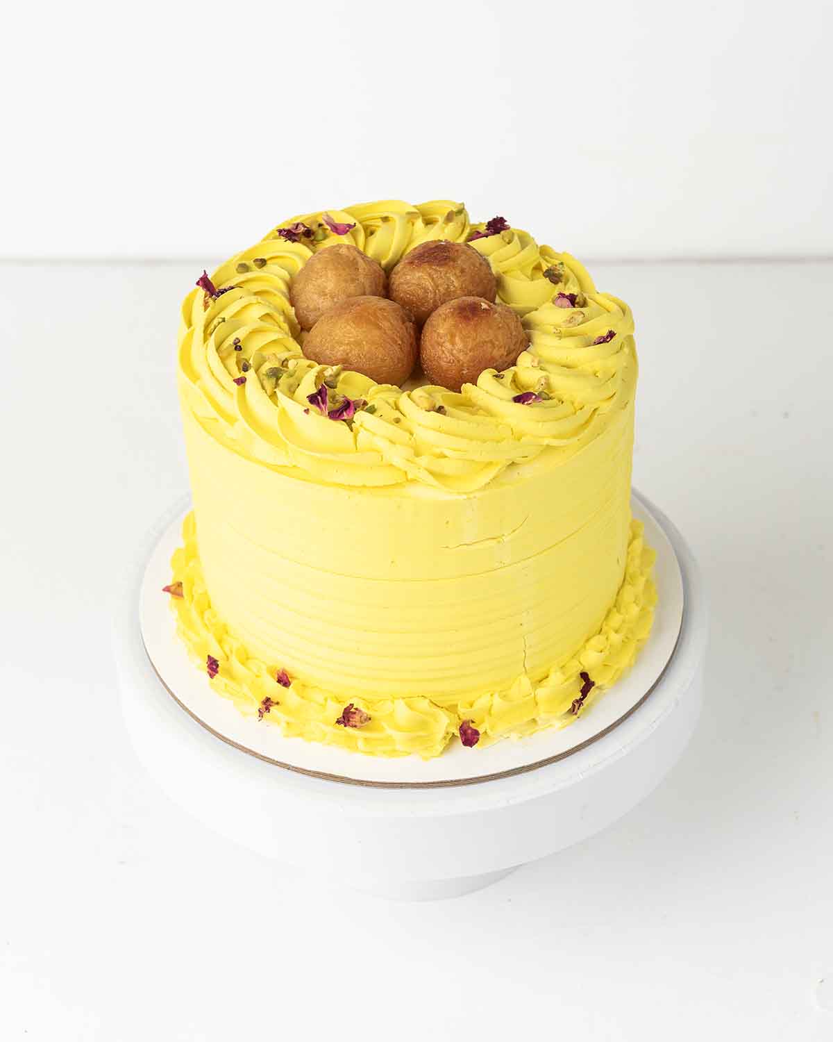 Gulab Jamun CakeChocolate & ConfectioneryYour Gift Contains:• 1kg Diwali Theme Gulab Jamun Cake• Flavor: Vanilla with Gulab Jamun• Box Size: 21x21x25cmHandling and Storage • Keep away from direct heat and sunlight• Best stored between 12-18 °C• Suitable f