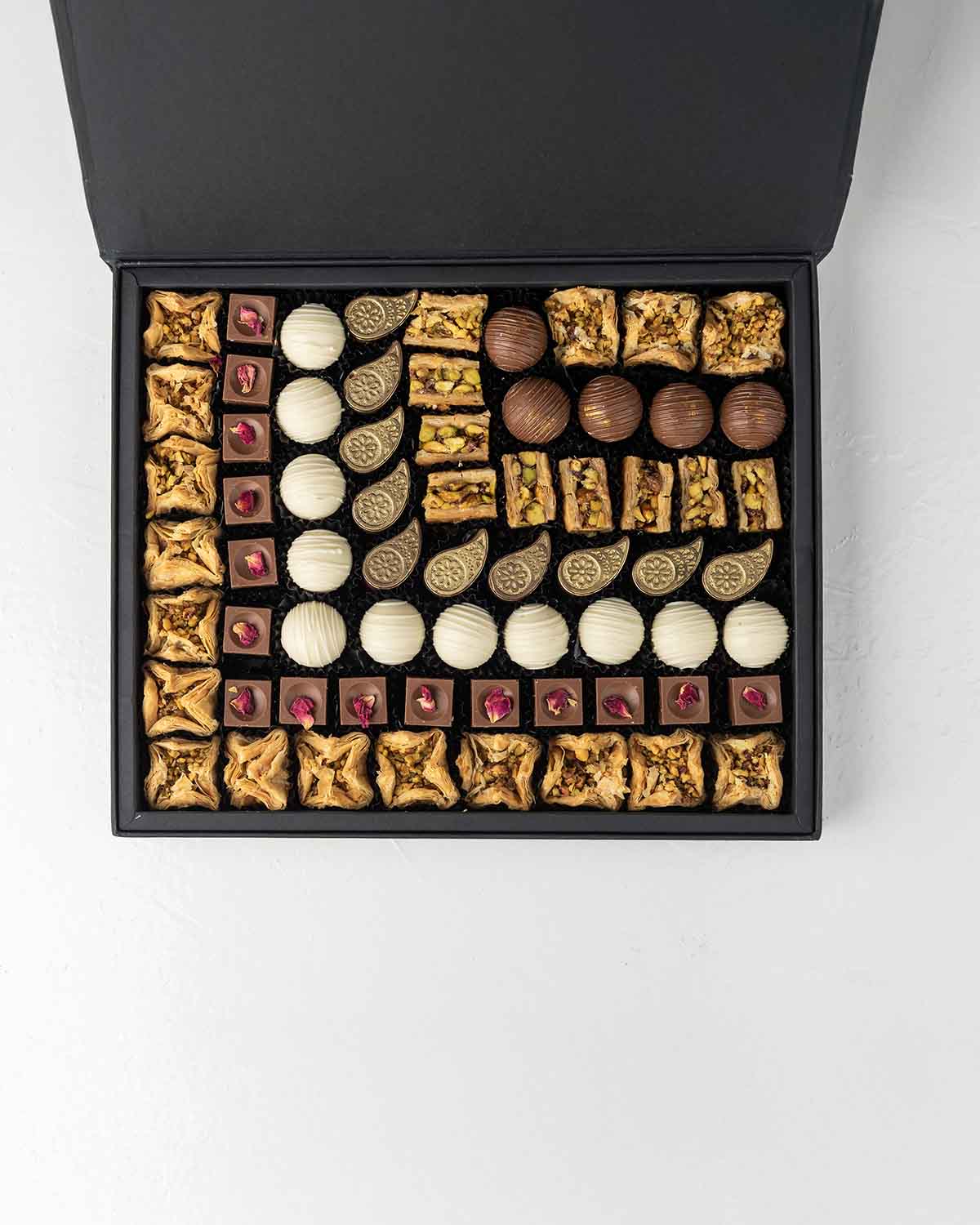 Truffles, Baklawa and Bonbon Gift BoxChocolate & ConfectioneryYour Gift Contains:• 17 x Bookaj Pistachio• 9 x Assieh Pistachio• 25 x Assorted Milk Chocolates• 11 x White Chocolate Truffles• Flavors: Pistachio, Hazelnut, Speculoos, Peanut Butter and Roche