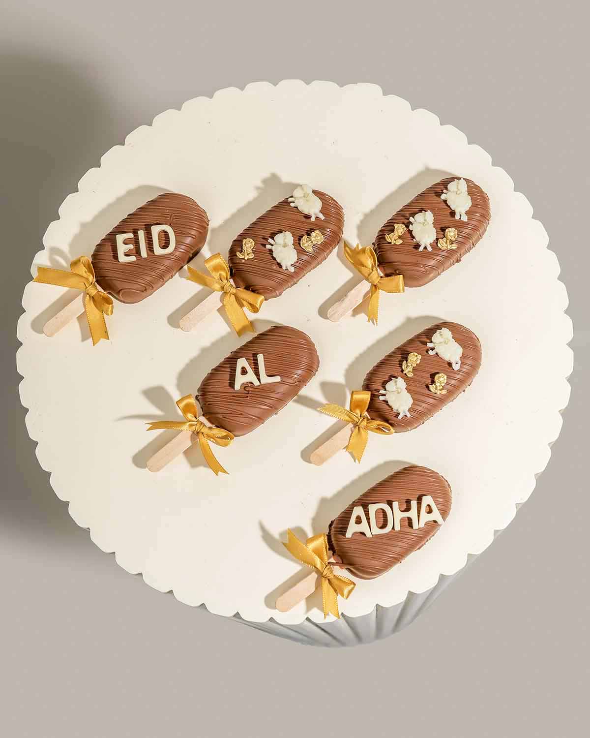 Milk Chocolate CakesiclesChocolate & ConfectioneryYour Gift Contains:• 12pcs Eid Al Adha Chocolate Covered Oreos • Chocolate Weight: 310g• Box Size: 24x18x4cmHandling and Storage • Keep away from direct heat and sunlight• Best stored between 12-18 °C• Not