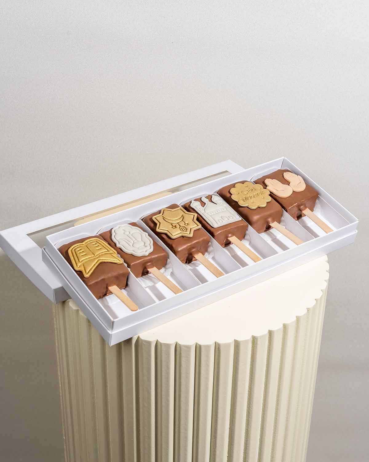 Milk Chocolate Covered Brownie BitesChocolate & ConfectioneryYour Gift Contains:• 6pcs Eid al adha Theme chocolate cakebites• Flavors available: Chocolate/Vanilla/Red Velvet• Chocolate Weight: 460g• Box Size: 35x14.5x4cmHandling and Storage • Keep away fr