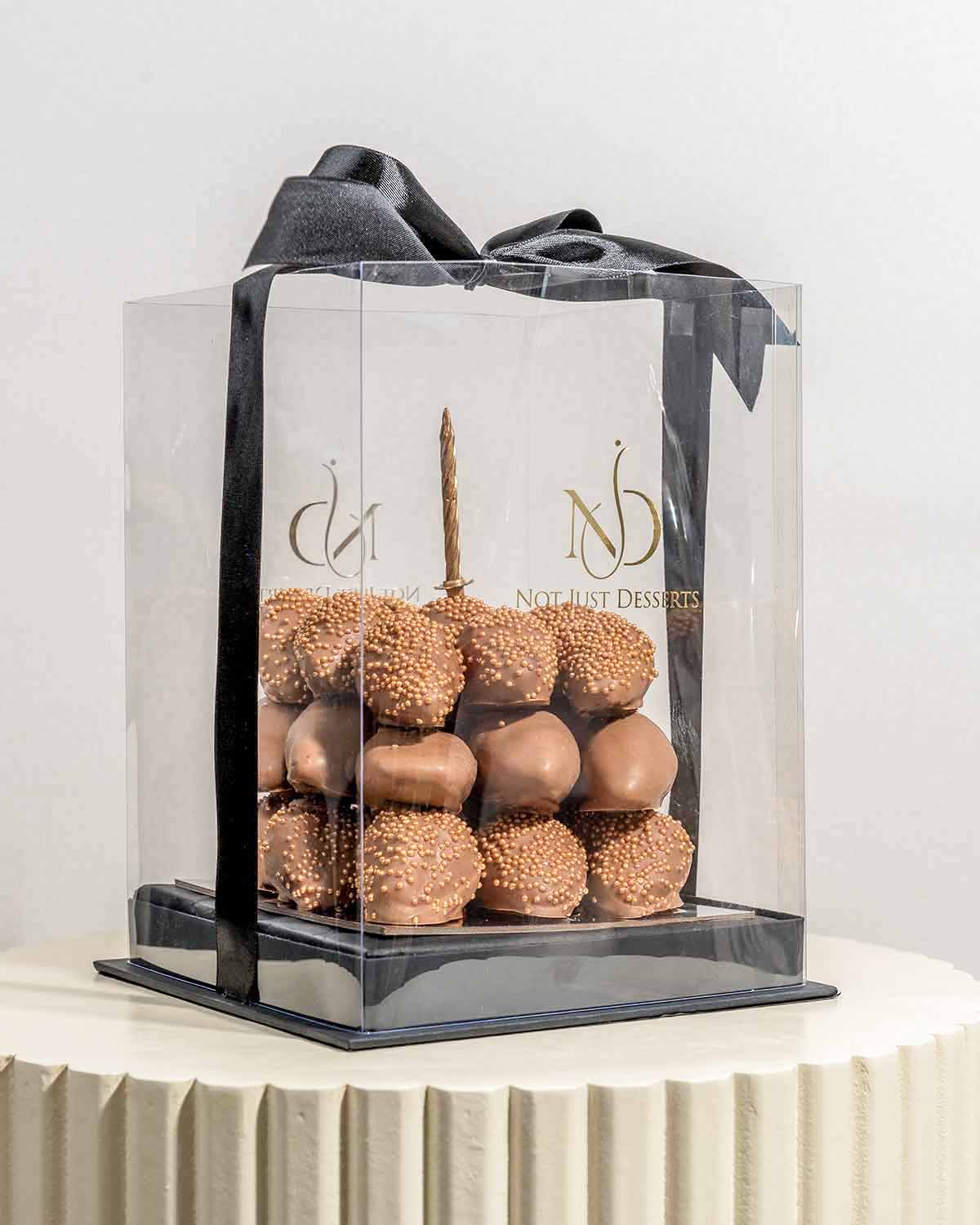 27 Milk Chocolate Covered Strawberries CubeChocolate & ConfectioneryYour Gift Contains:• 27pcs Chocolate covered strawberries• Box Size:16x16x25cmHandling and Storage • Keep away from direct heat and sunlight• Best stored between 12-18 °C• Strawberries sh