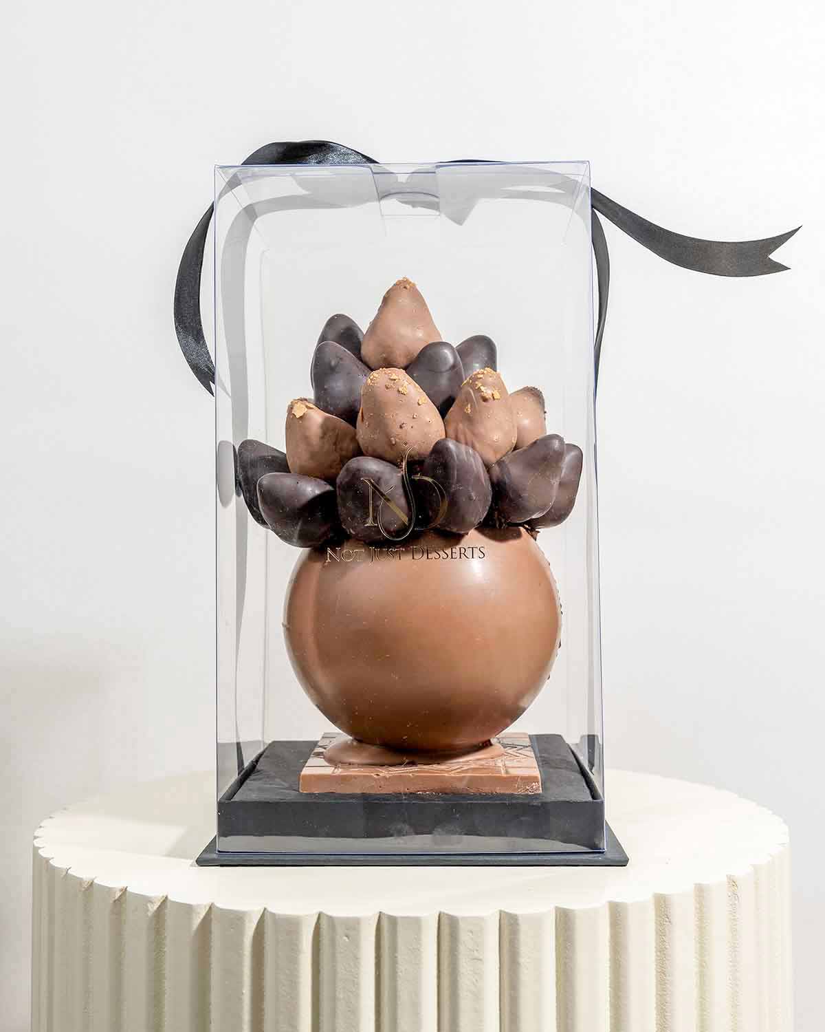 Strawberry Bouquet in Edible PotChocolate & ConfectioneryYour Gift Contains:• 25 Milk and Dark chocolate covered Strawberries • Edible Milk chocolate pot with weight 350gms approx.• Box Size: 16x16x27cm• 1 x HammerHandling and Storage • Keep away from dir